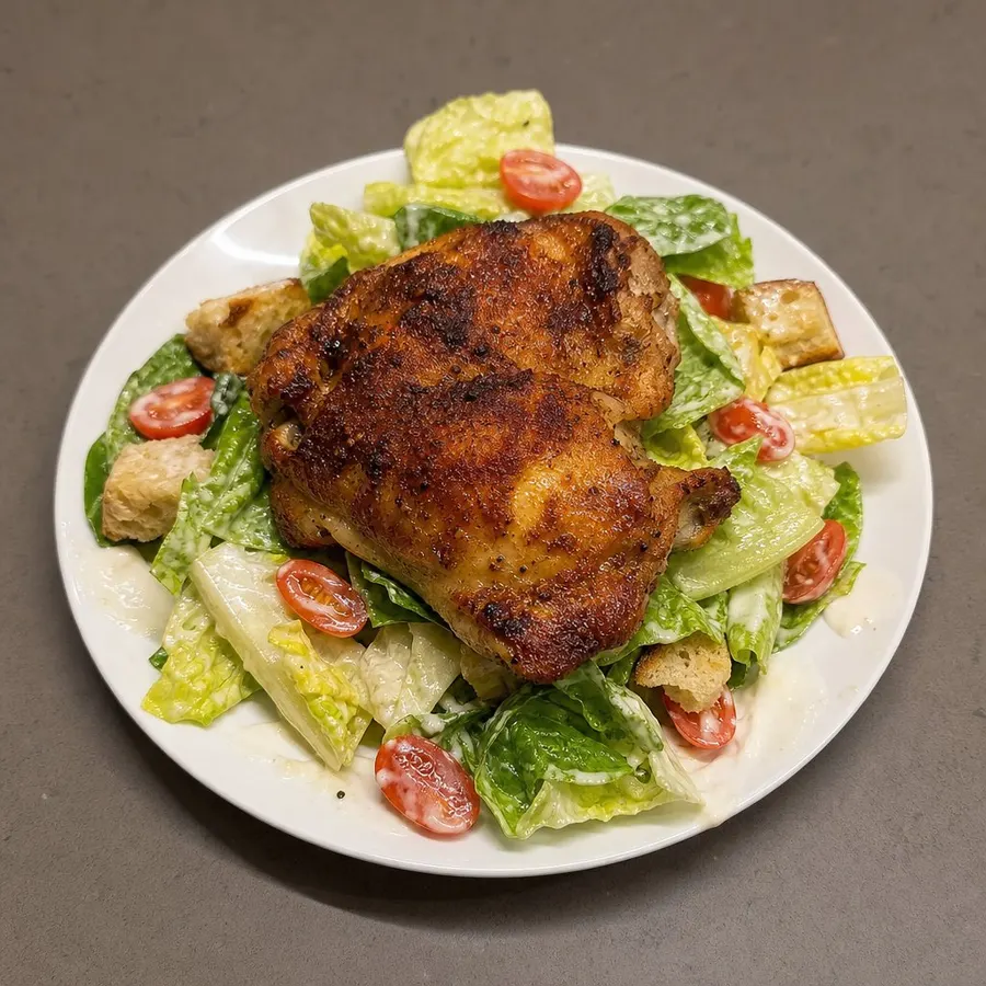 Cuisses de poulet croustillantes au four et salade César aux cœurs de romaine