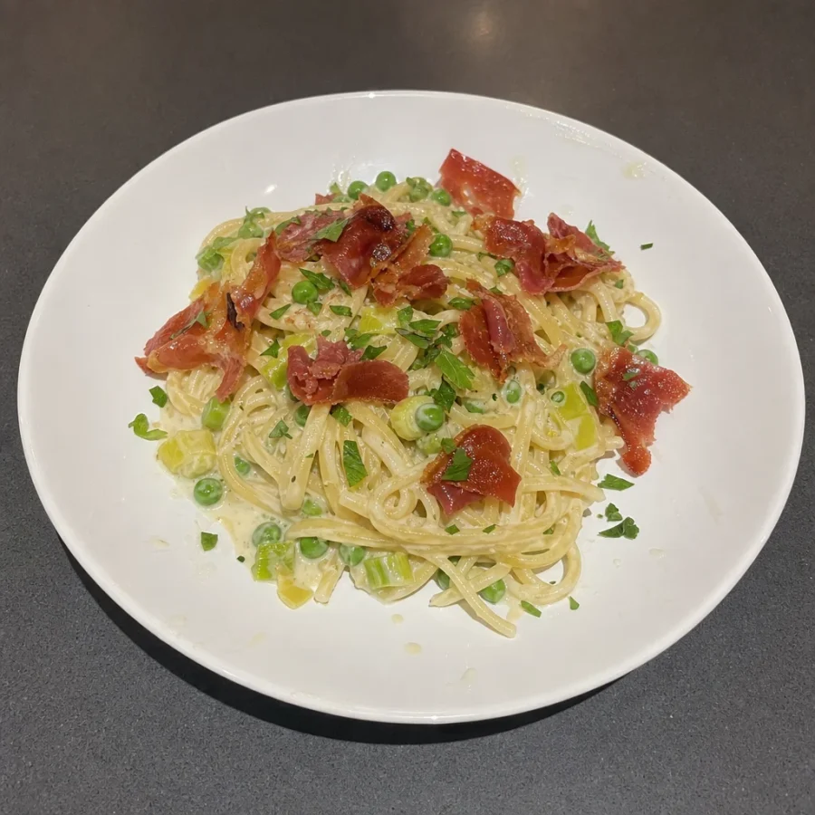 Linguine crémeux au prosciutto croustillant et petits pois