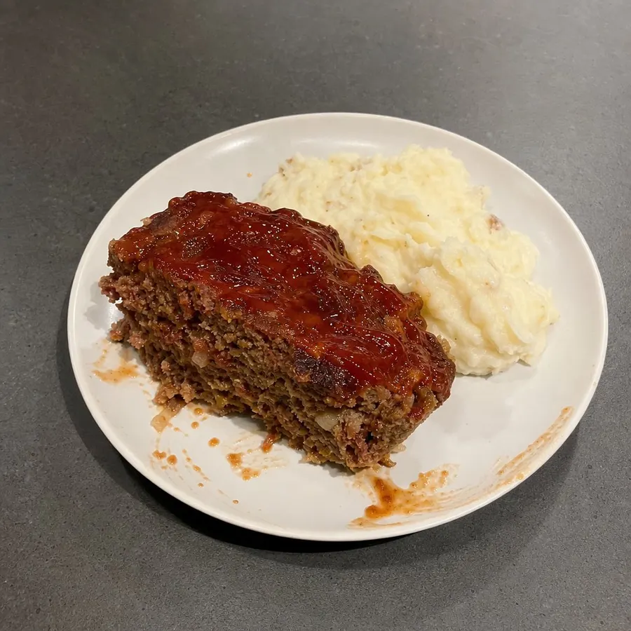 Pain de viande maison au bœuf, purée de pommes de terre