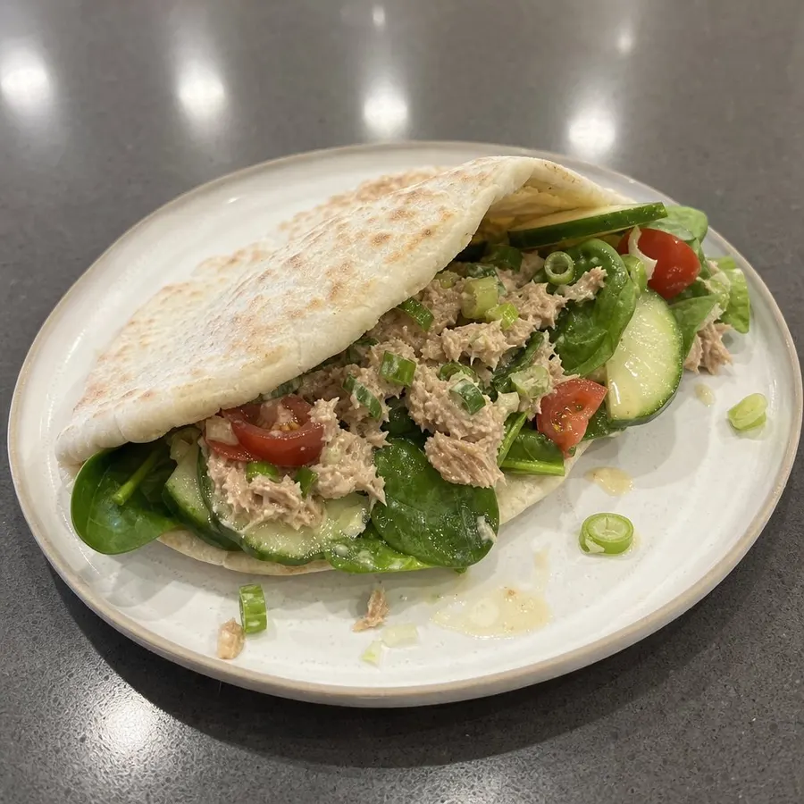 Pitas méditerranéens à la salade de thon