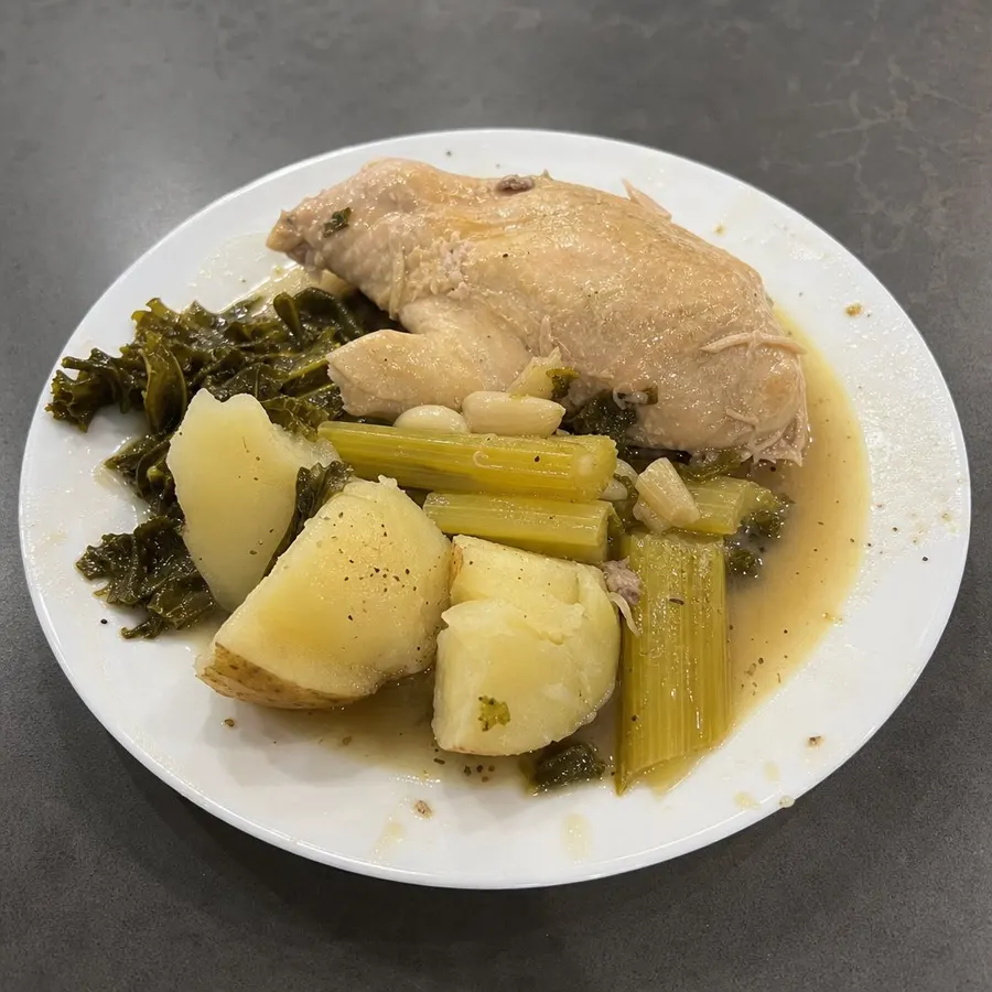 Poule au pot à la québécoise, céleri et pommes de terre