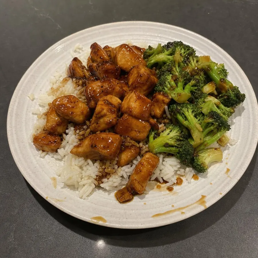 Poulet teriyaki sauté au brocoli, riz basmati