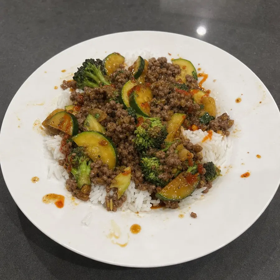 Sauté de bœuf haché à l'asiatique et riz jasmin