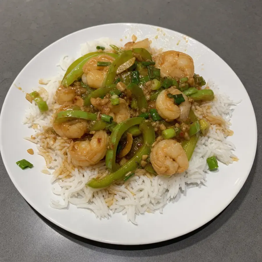 Sauté de crevettes aux poivrons, sauce soya-gingembre et riz basmati