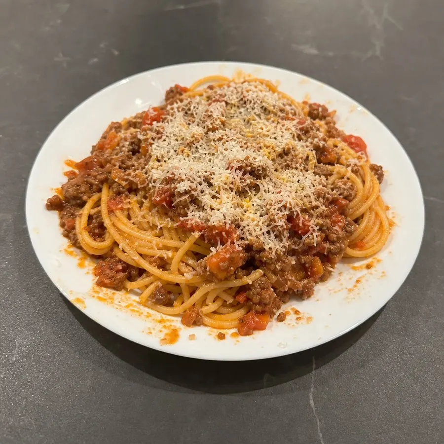 Spaghetti sauce à la viande maison, parmesan