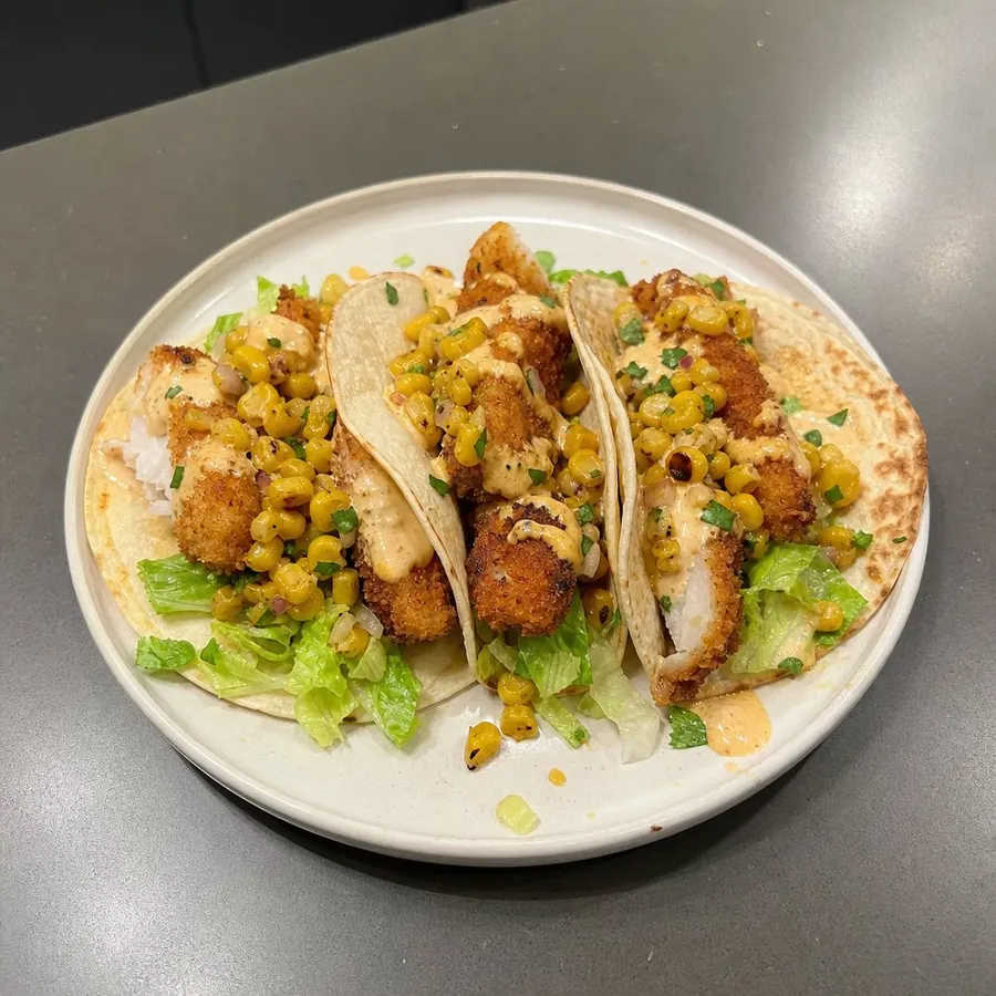 Tacos de poisson pané croustillant, salsa de maïs